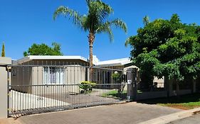 Green Kalahari Guesthouse